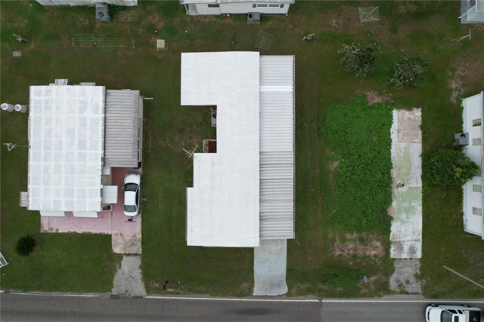 Metal Roof with 2 protective reflective coatings - 6965 FORT KING RD, ZEPHYRHILLS
