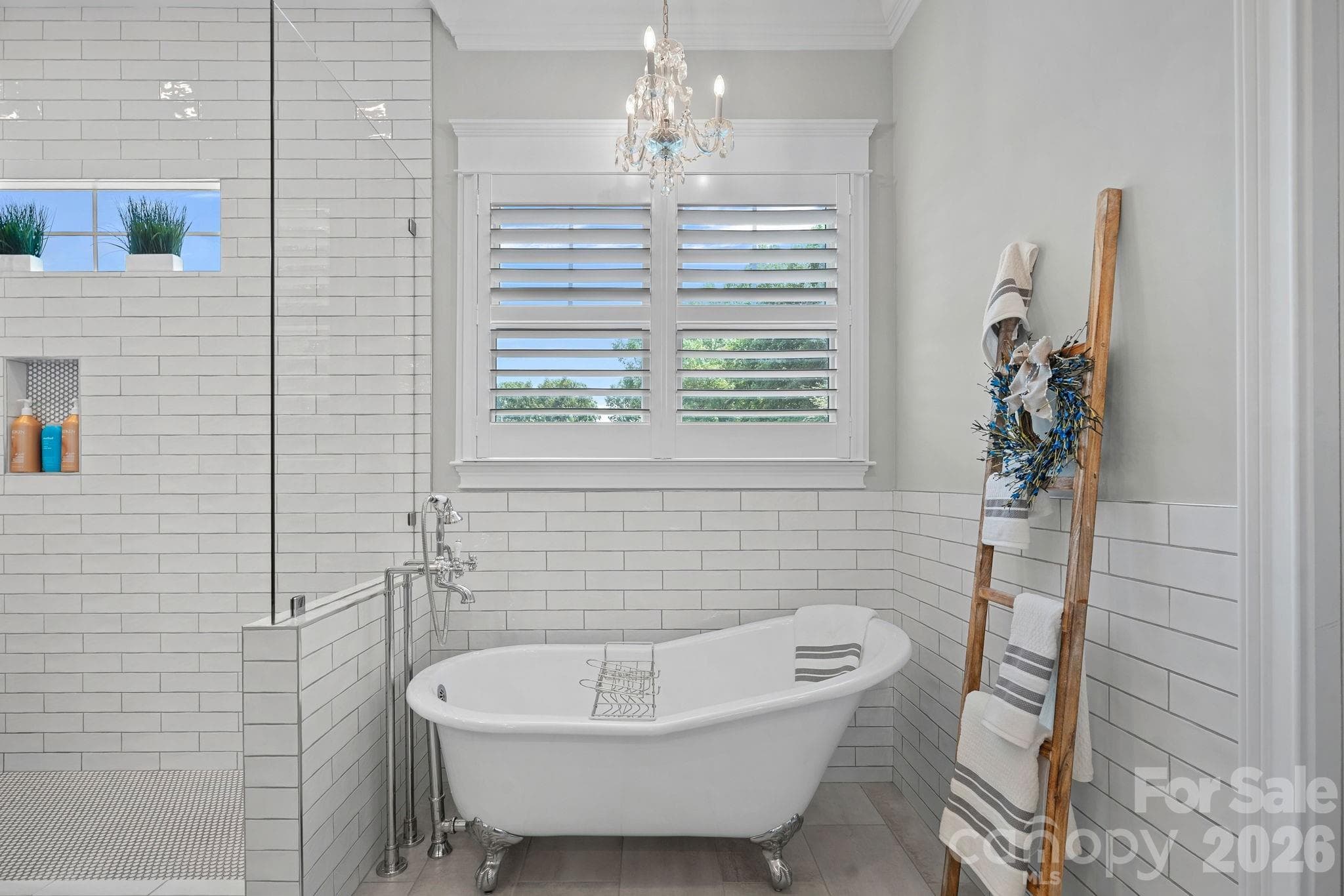 Beautiful soaking tub and shower areas - 2889 Mount Pleasant Road, Sherrills Ford
