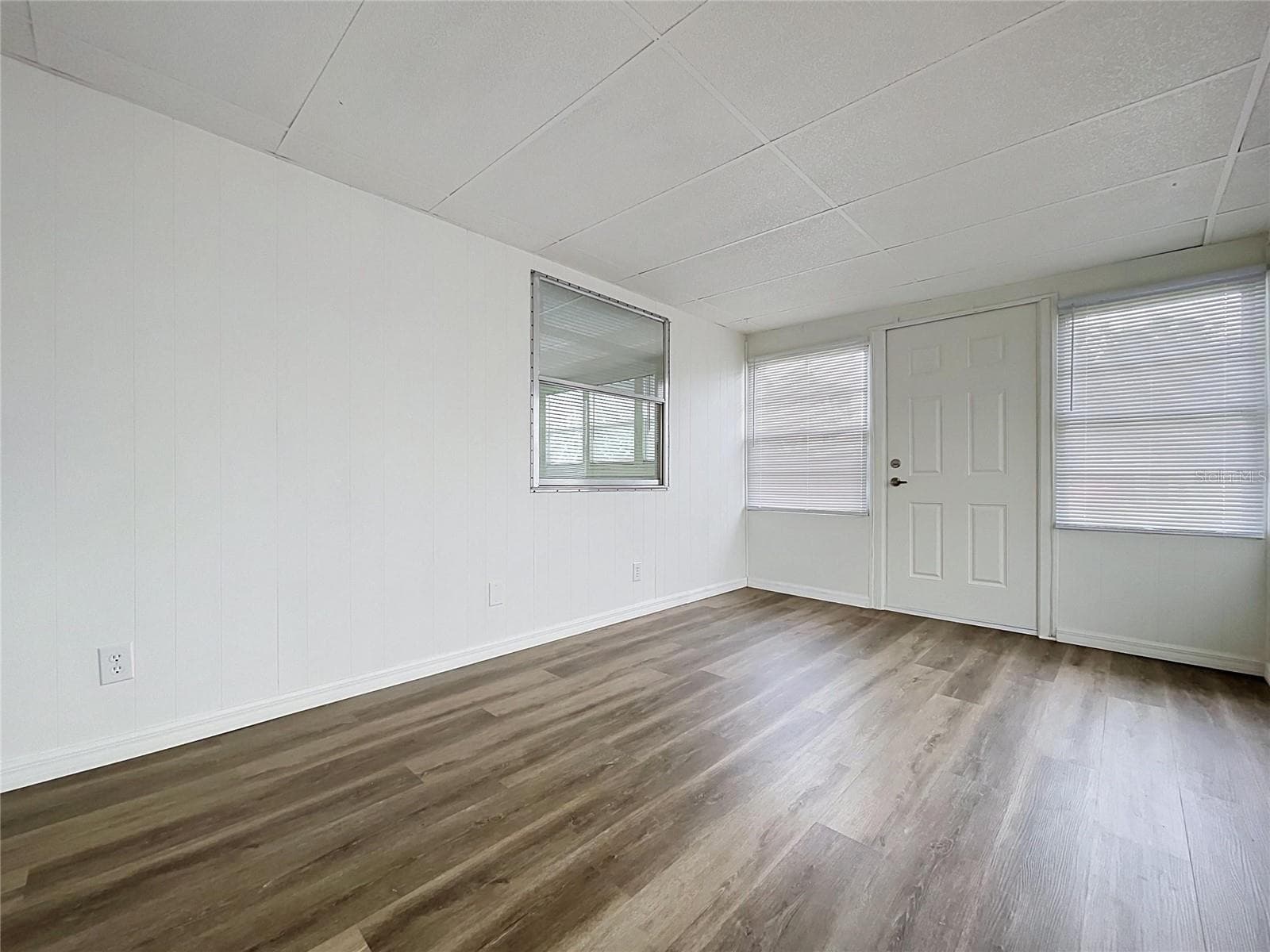 Sunroom with new blinds - 6965 FORT KING RD, ZEPHYRHILLS