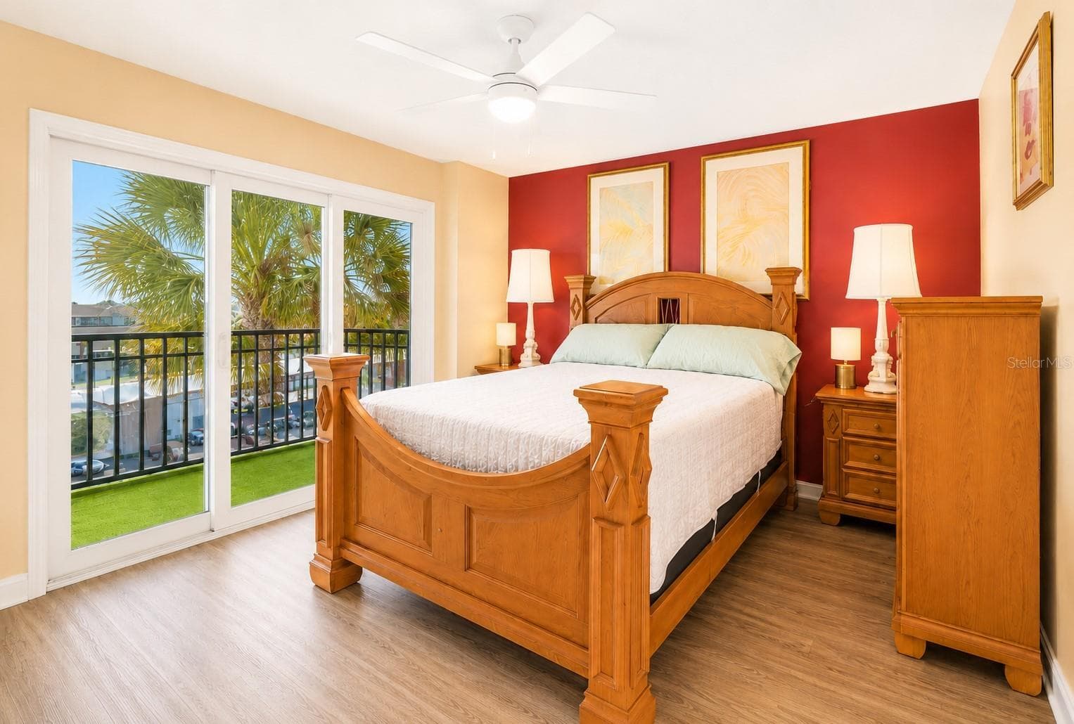 Primary bedroom, with en-suite and balcony. - 51 ISLAND WAY #311, CLEARWATER BEACH