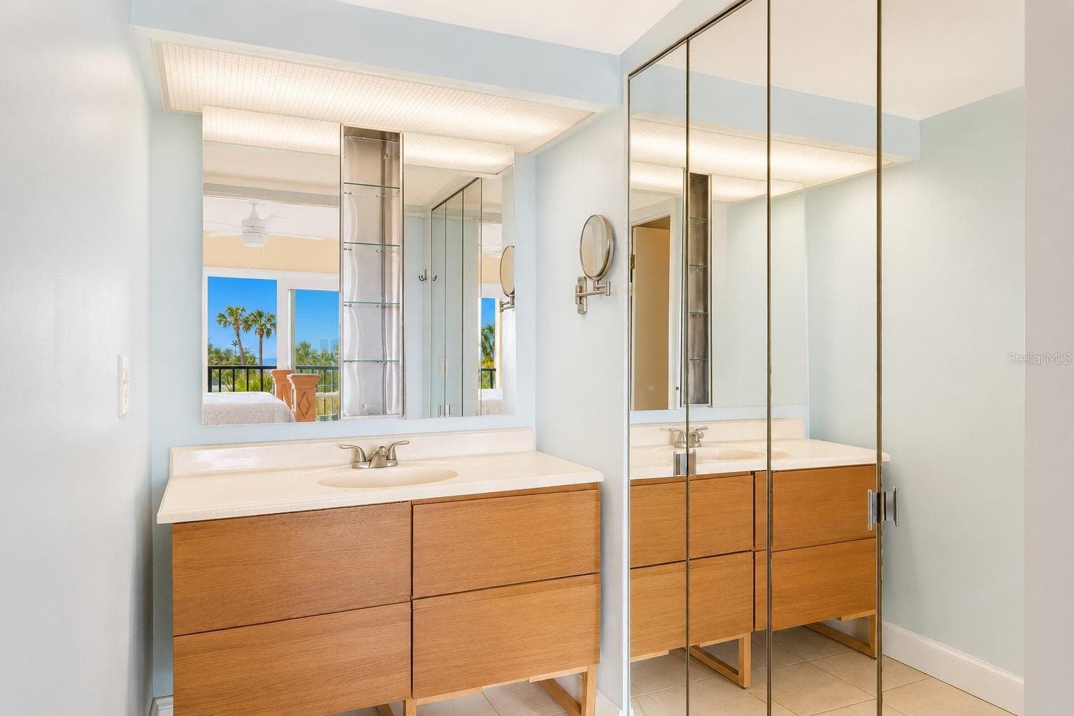 Primary bedroom with en-suite. - 51 ISLAND WAY #311, CLEARWATER BEACH