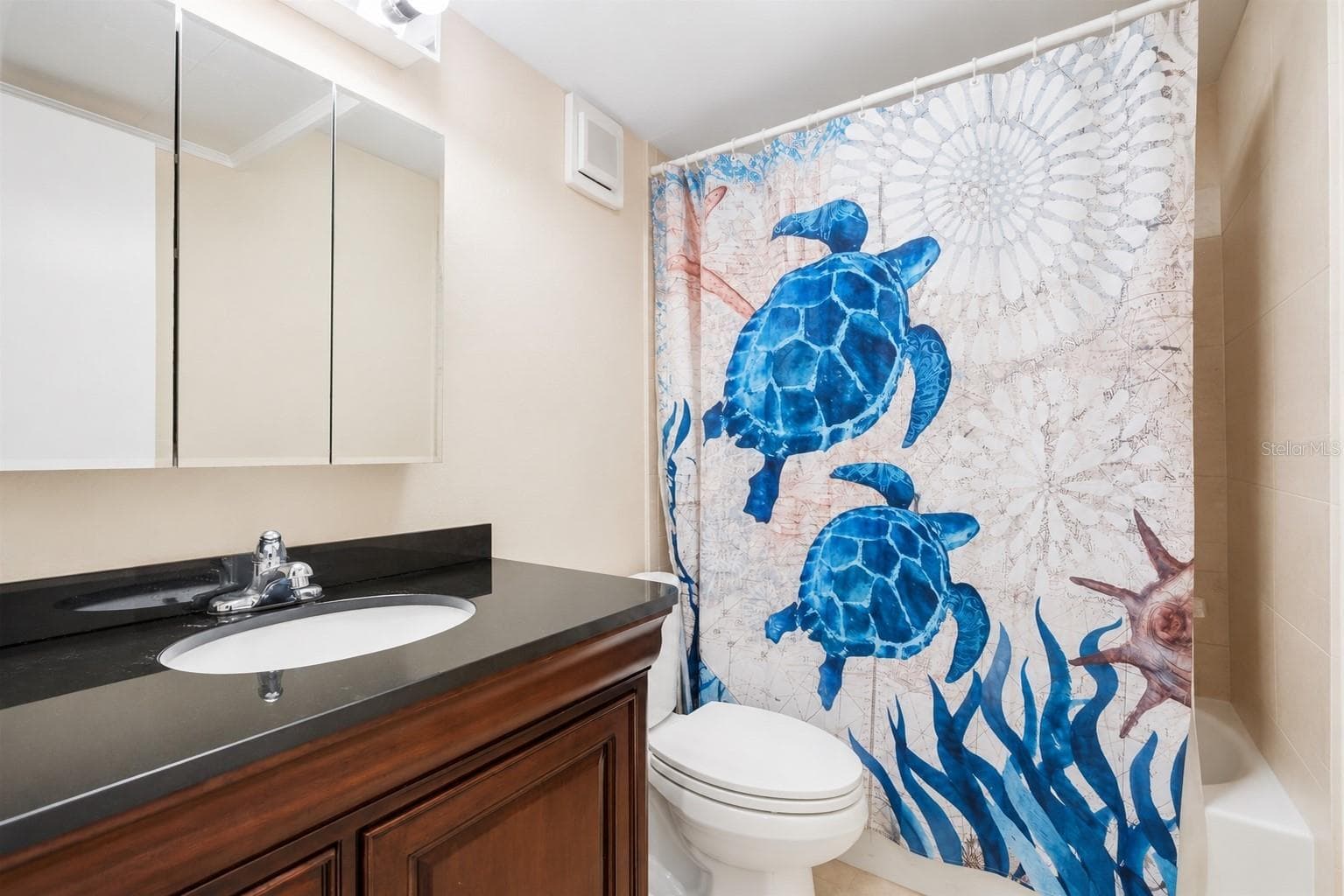Guest bathroom with tub. - 51 ISLAND WAY #311, CLEARWATER BEACH