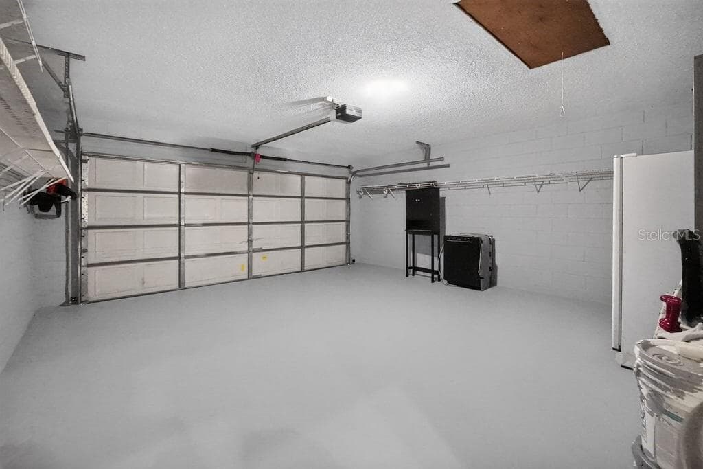 Two-car garage - 97 ABBEY HOLLOW DR, APOPKA