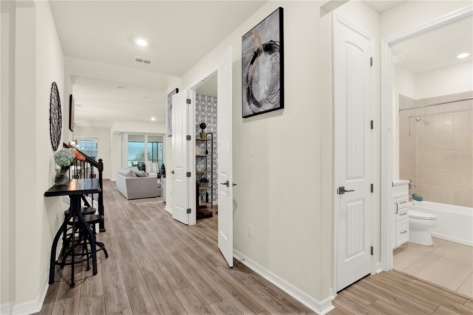 Single Family Residence at 19234 MOSSY PINE DR, TAMPA, photo 4 of 50