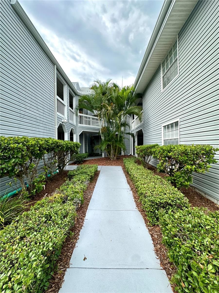 Condominium at 6825 STONES THROW CIR N #1107, ST PETERSBURG, photo 19 of 32