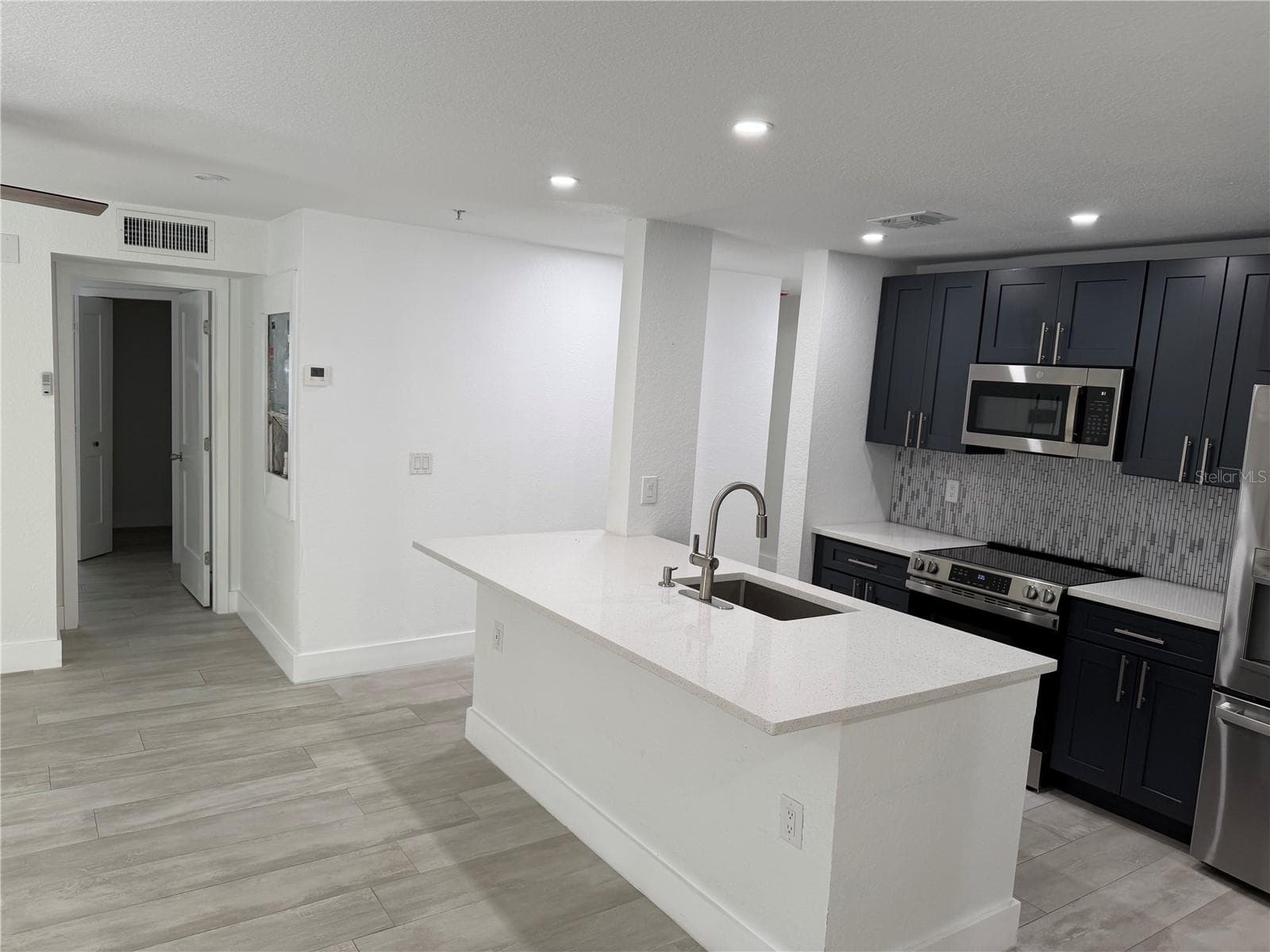 Condominium at 13210 ARBOR ISLE DR #102, TEMPLE TERRACE, photo 6 of 20