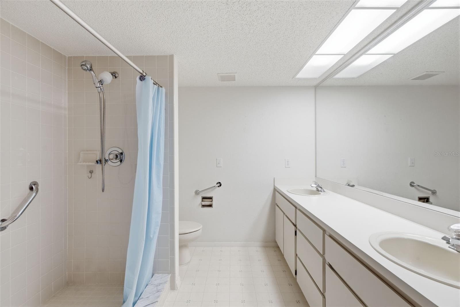 Primary bathroom - 3960 SAILMAKER LN, HOLIDAY