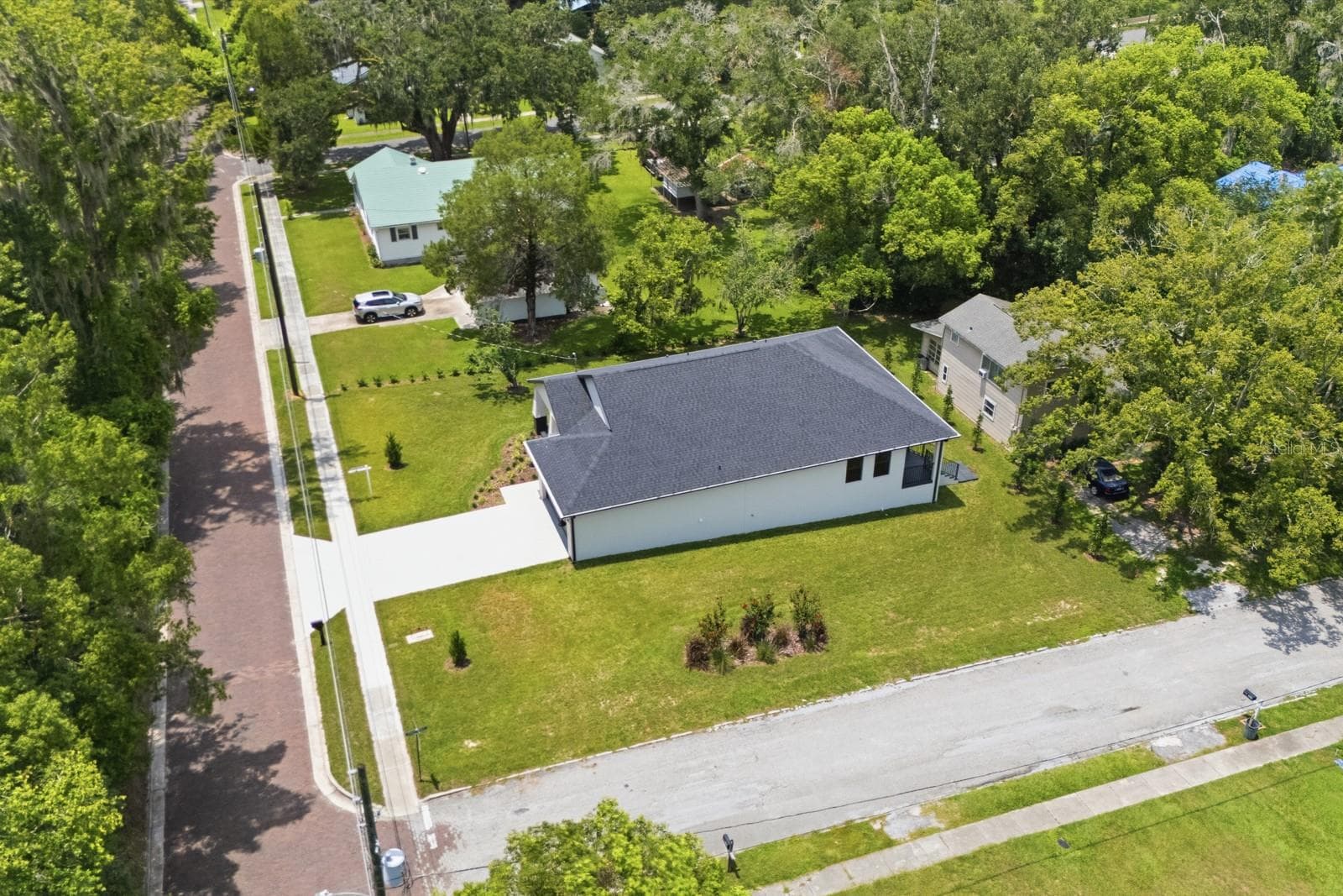 Single Family Residence at 64 HIGHLAND ST, BROOKSVILLE, photo 26 of 28