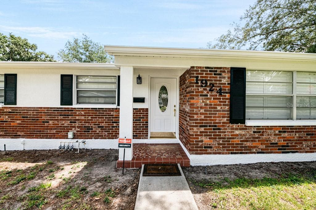 Single Family Residence at 1924 W NORTH ST, TAMPA, photo 3 of 72