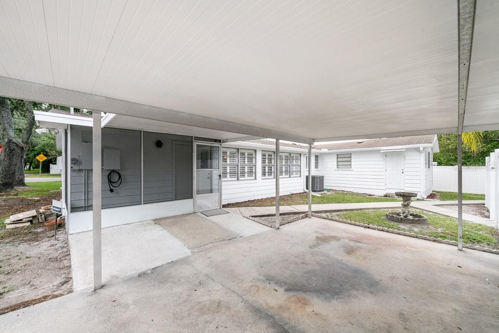 Covered Driveway - 1924 W NORTH ST, TAMPA