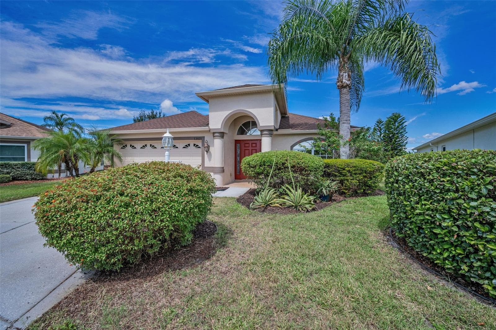GREAT FRONT YARD WITH MATURE PLANTINGS - 12021 FERN TERRACE CT, TRINITY