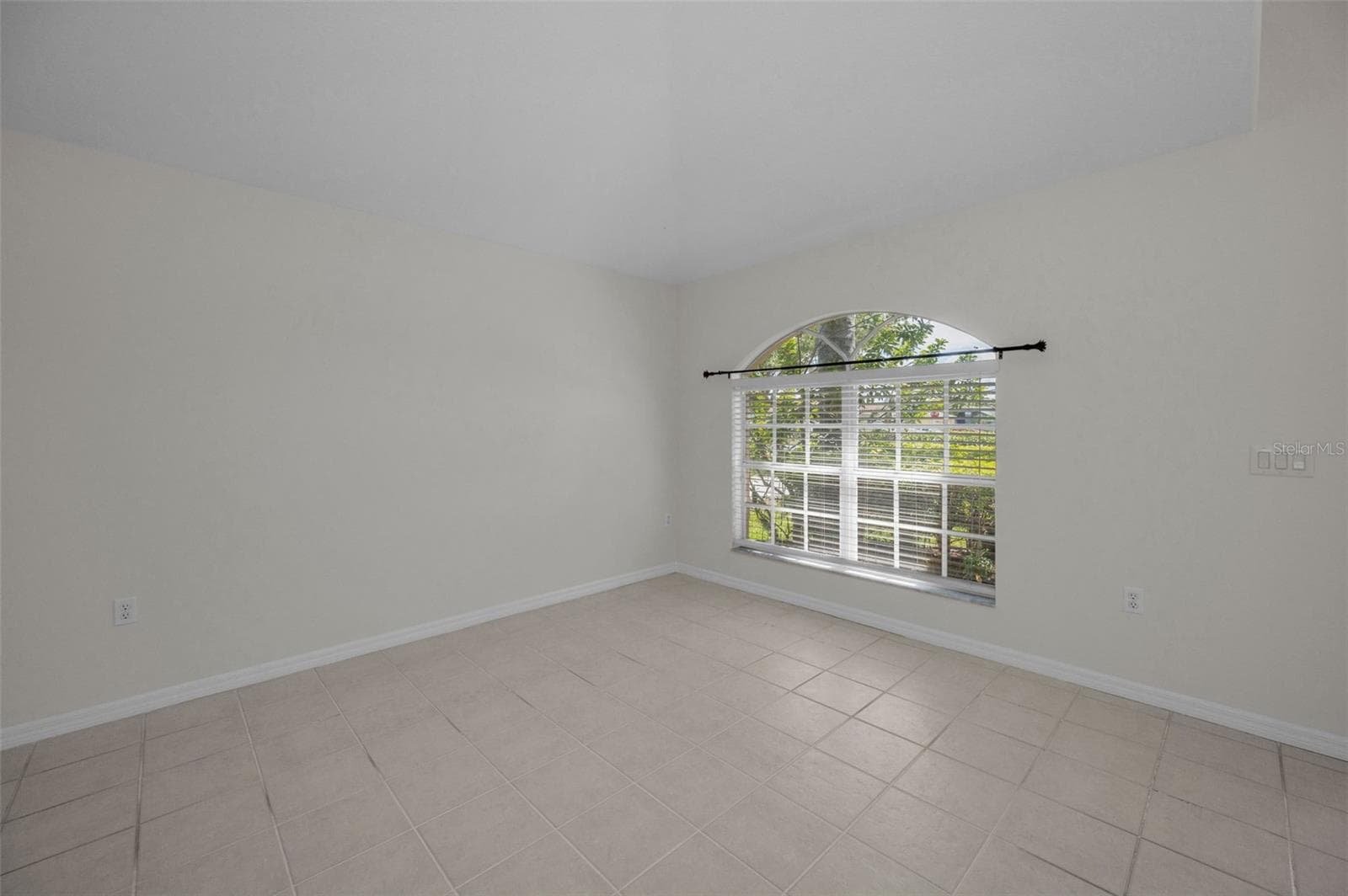 WINDOWED LIVING ROOM IS LIGHT AND BRIGHT - 12021 FERN TERRACE CT, TRINITY