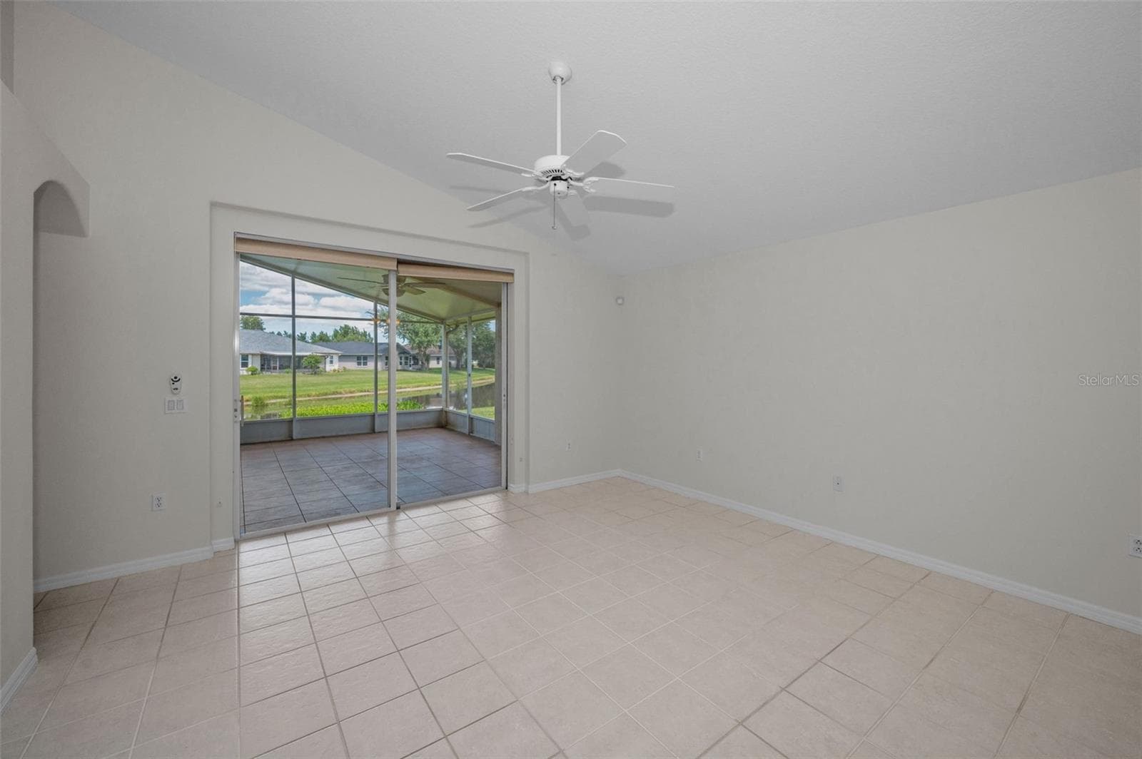 FAMILY ROOM WITH VIEWS OF SCREENED IN LANAI. - 12021 FERN TERRACE CT, TRINITY