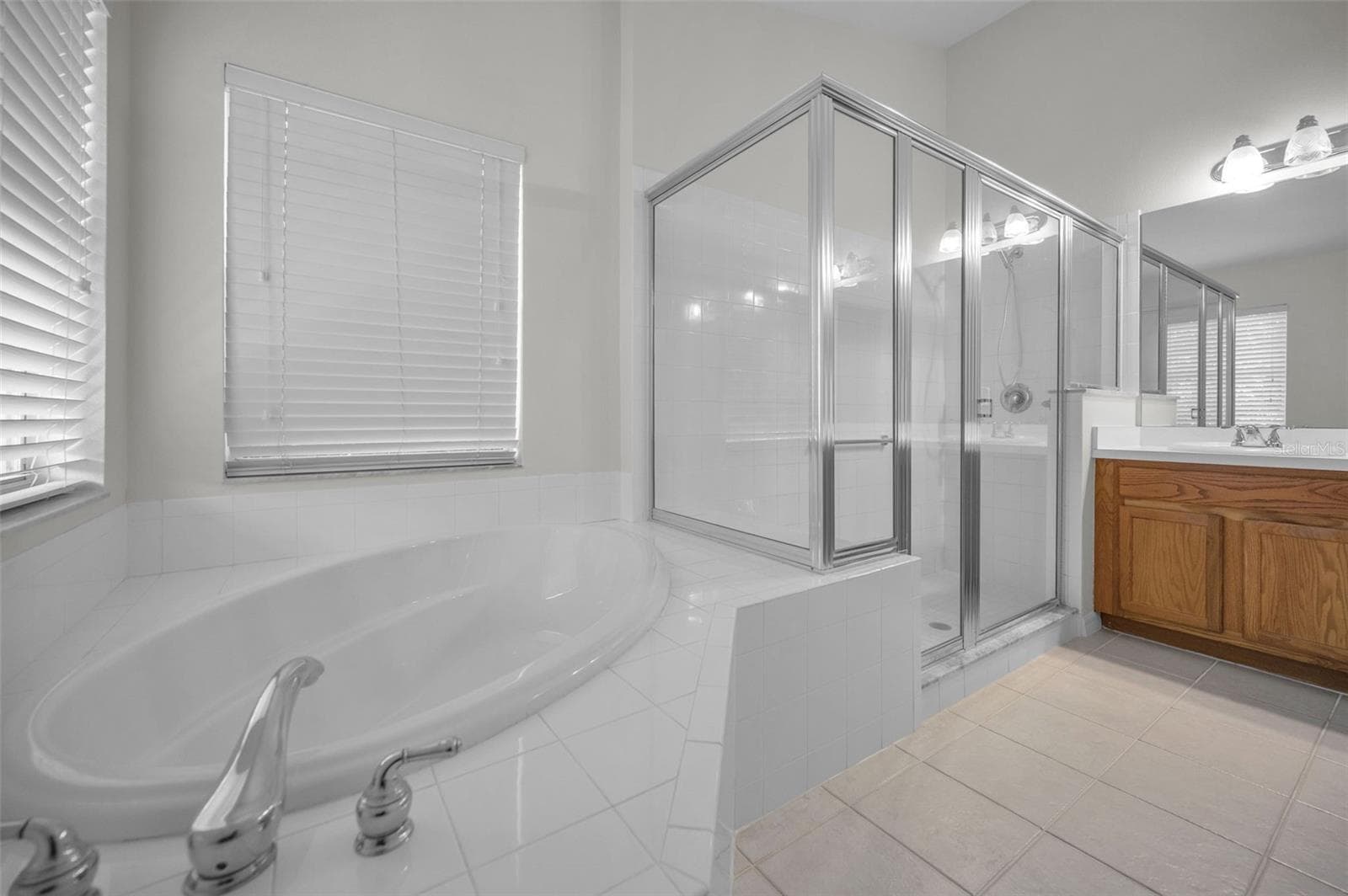PRIMARY BATH W/ GARDEN TUB AND WALK IN SHOWER - 12021 FERN TERRACE CT, TRINITY
