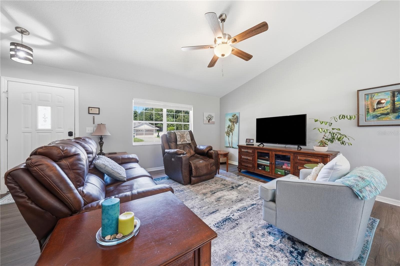 Living room - 3835 NE 13TH AVE, OCALA