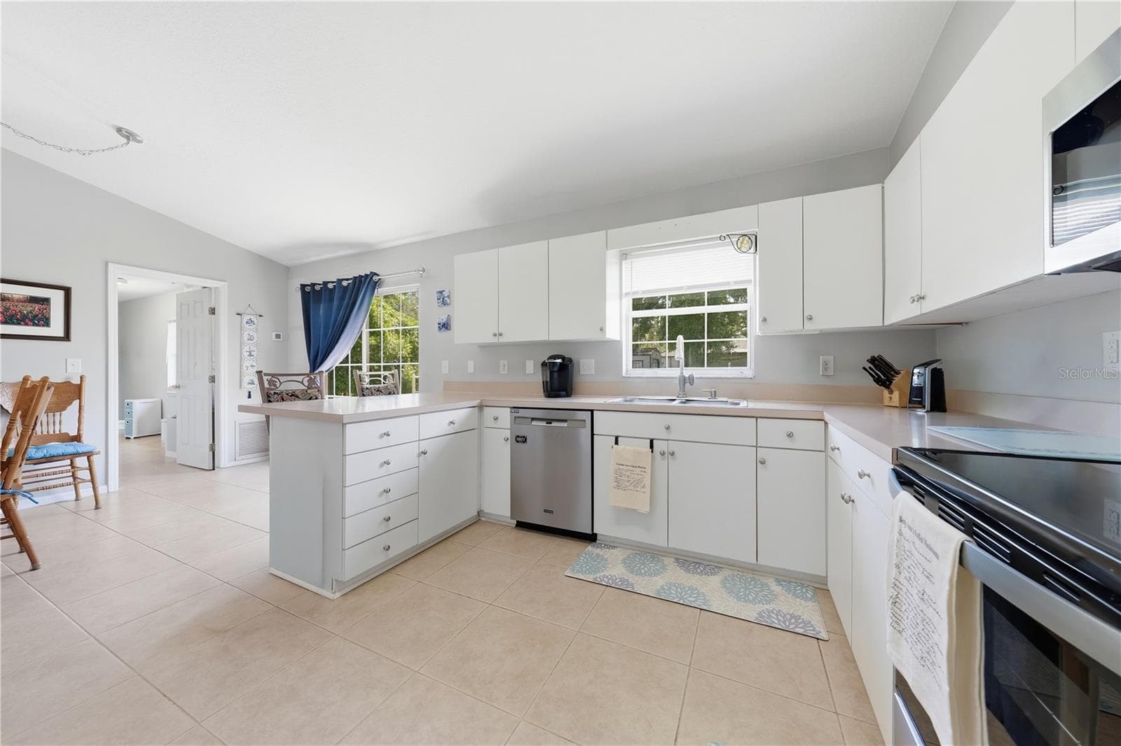 Plenty of room for multiple chefs - 3835 NE 13TH AVE, OCALA