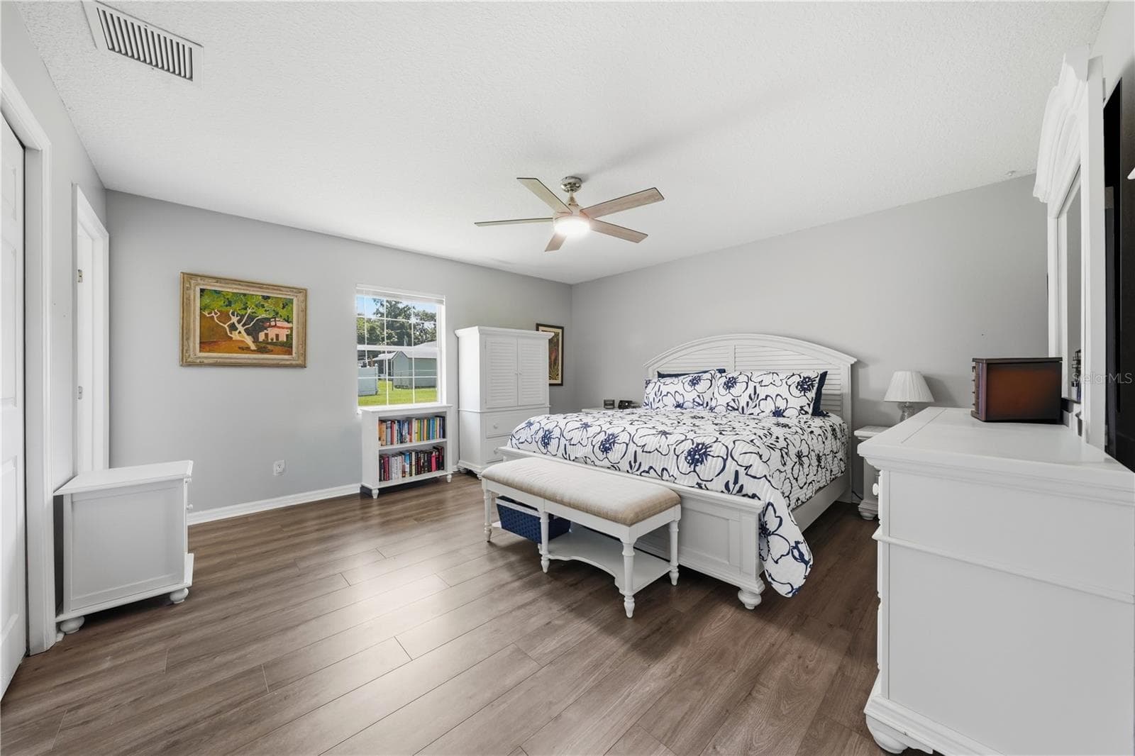 Bight, large, and airy Primary Suite - 3835 NE 13TH AVE, OCALA