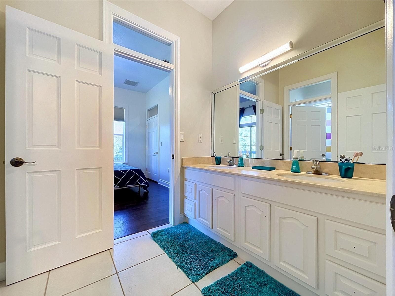 Jack and Jill Bathroom attached to bedroom 3 and 4 - 2918 MAGNOLIA TRCE, TARPON SPRINGS