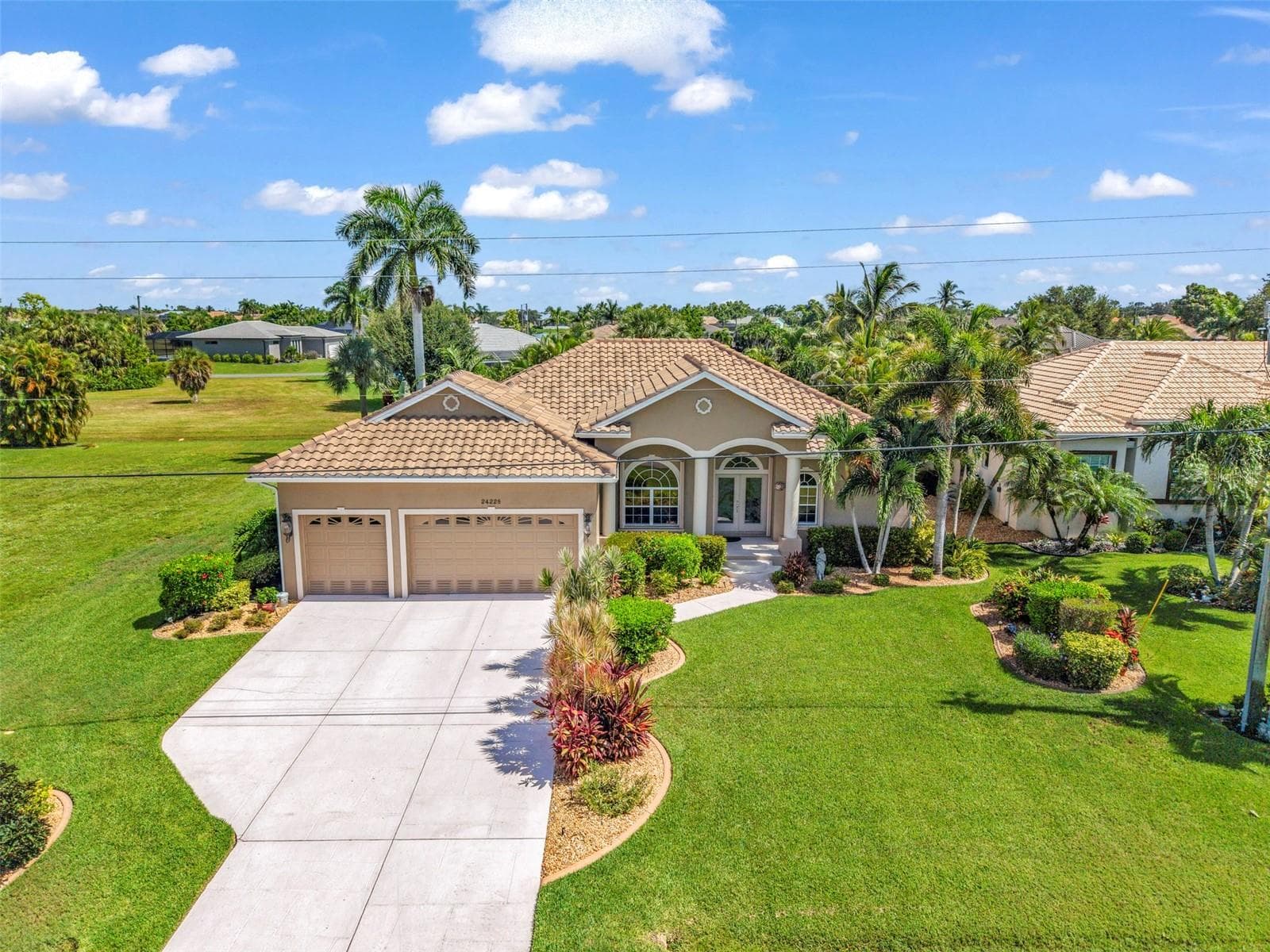 New exterior painting in 2025 comes with a lifetime transferrable warranty - 24228 PEPPERCORN RD, PUNTA GORDA