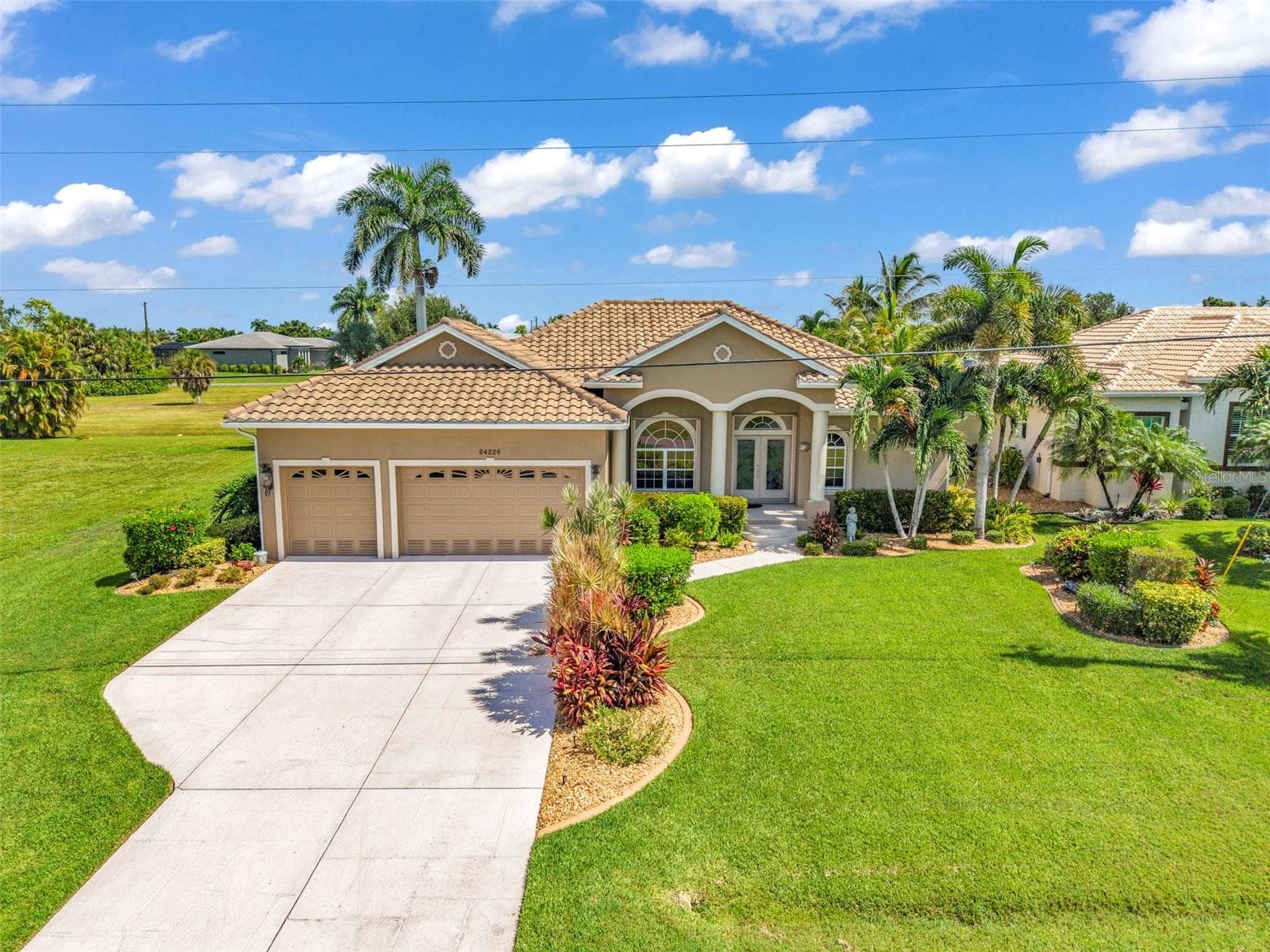 New exterior painting in 2025 comes with a lifetime transferrable warranty - 24228 PEPPERCORN RD, PUNTA GORDA