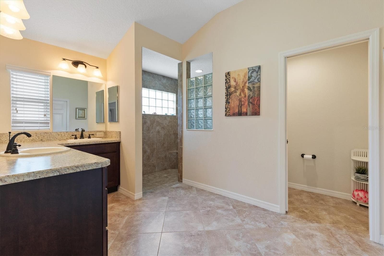 Single Family Residence at 5996 DELPHINA LOOP, THE VILLAGES, photo 17 of 41