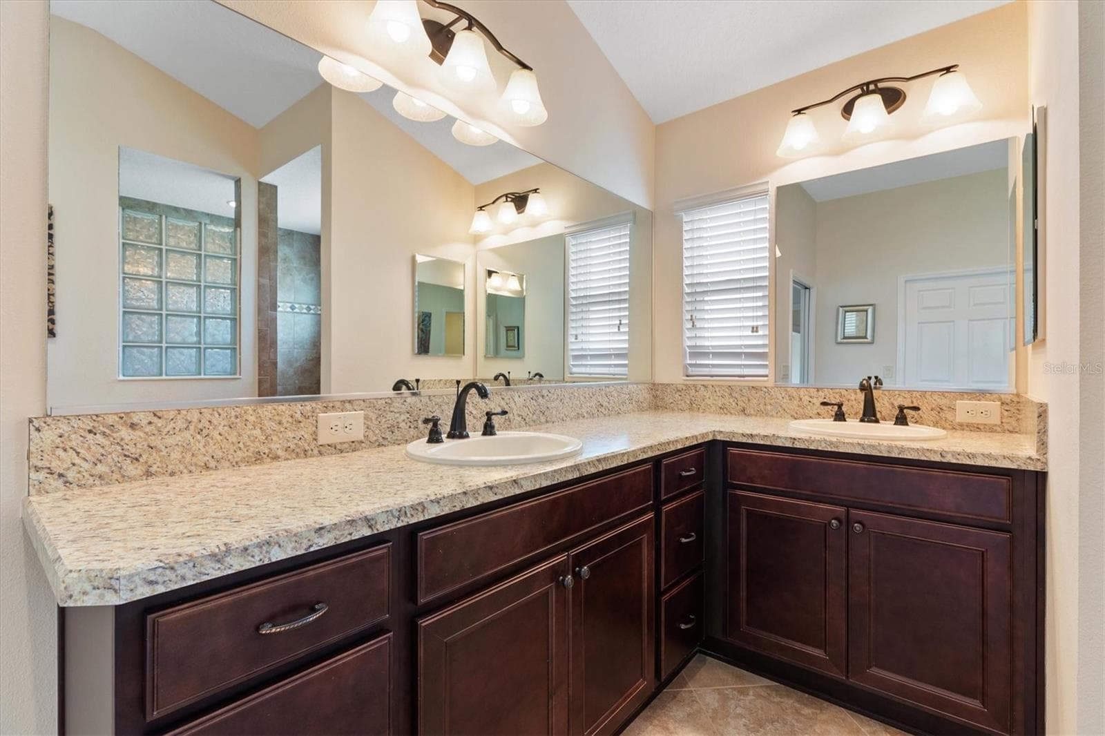 Single Family Residence at 5996 DELPHINA LOOP, THE VILLAGES, photo 18 of 41