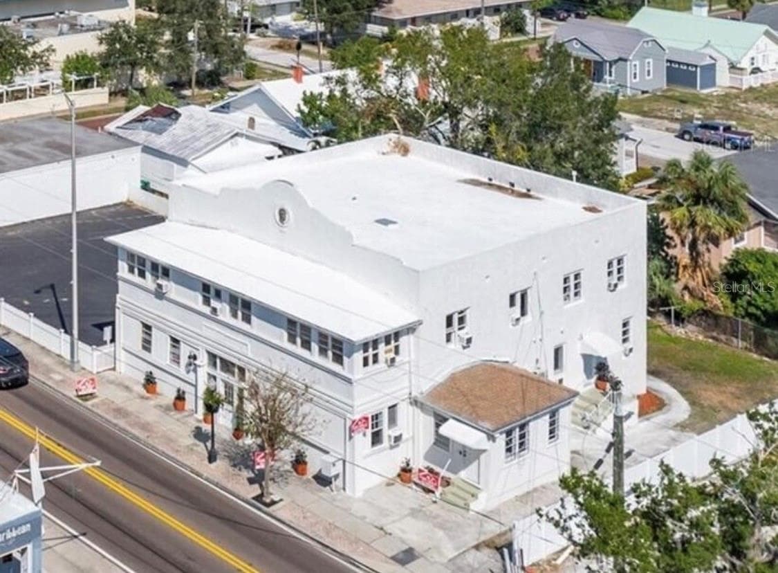 218 N PINELLAS AVE