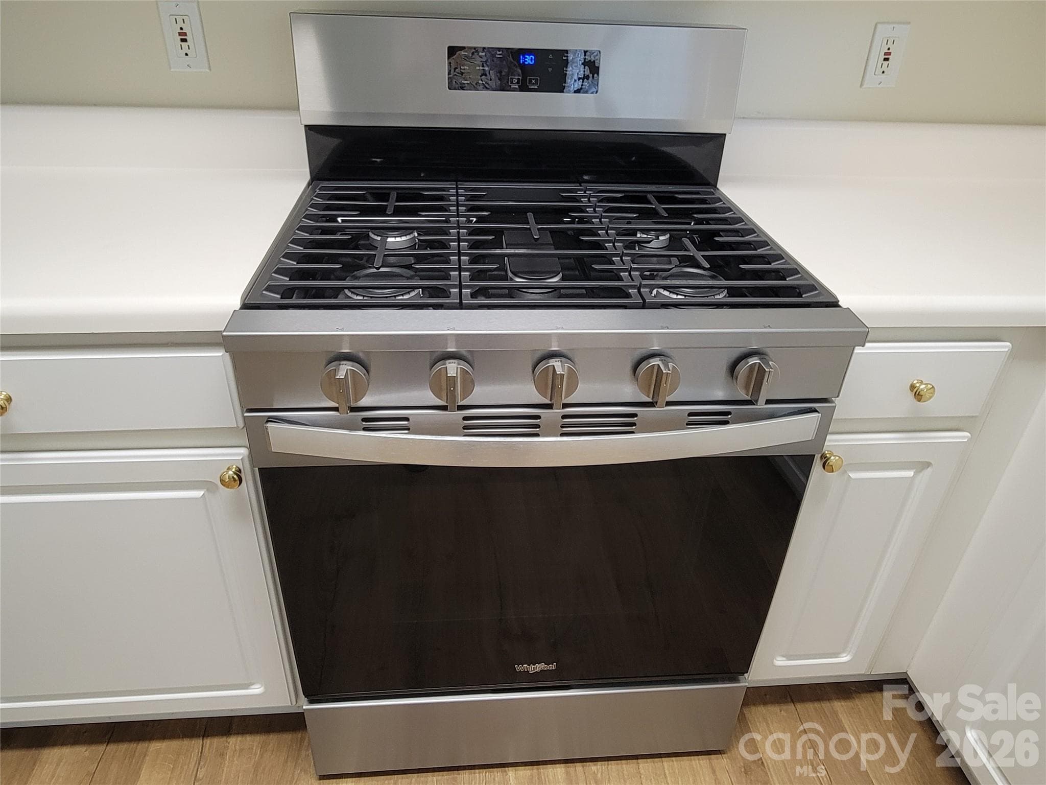New Gas Stove - 3314 Arbor Pointe Drive, Indian Trail