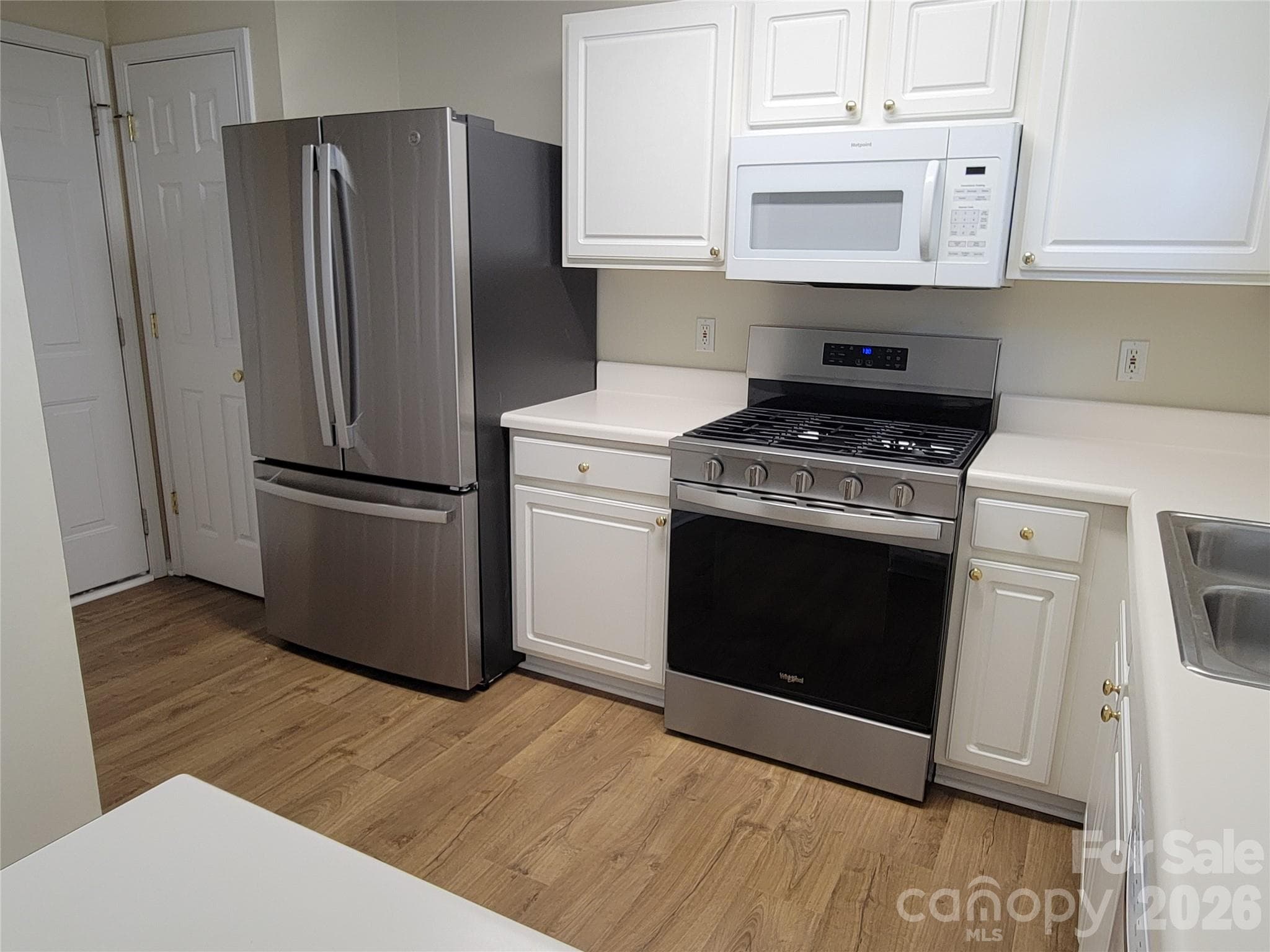 New refrigerator - 3314 Arbor Pointe Drive, Indian Trail
