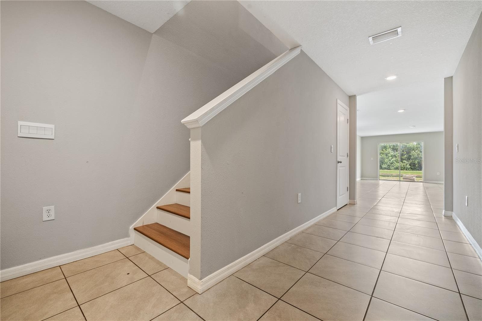 Single Family Residence at 11722 WHITE WILLOW LN, RIVERVIEW, photo 3 of 34