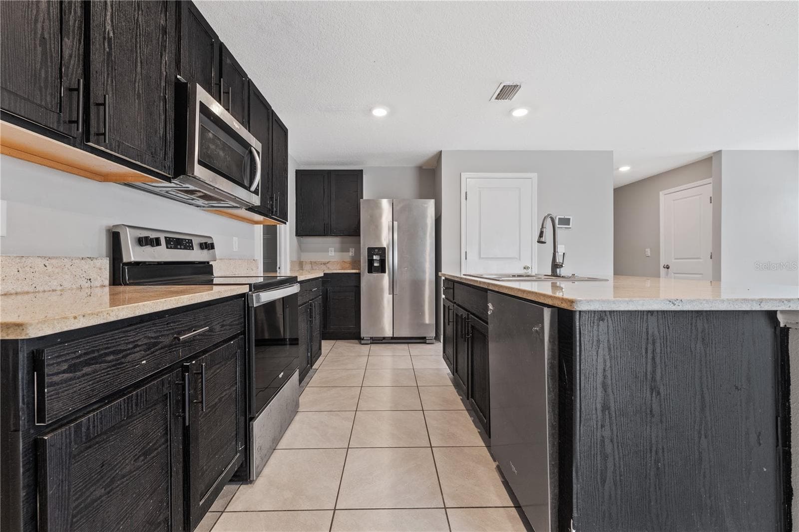 Single Family Residence at 11722 WHITE WILLOW LN, RIVERVIEW, photo 7 of 34