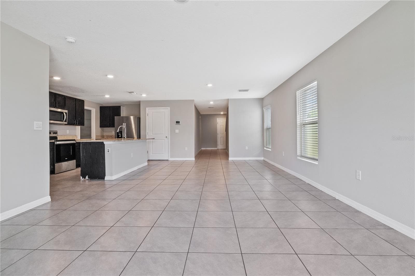 Single Family Residence at 11722 WHITE WILLOW LN, RIVERVIEW, photo 10 of 34