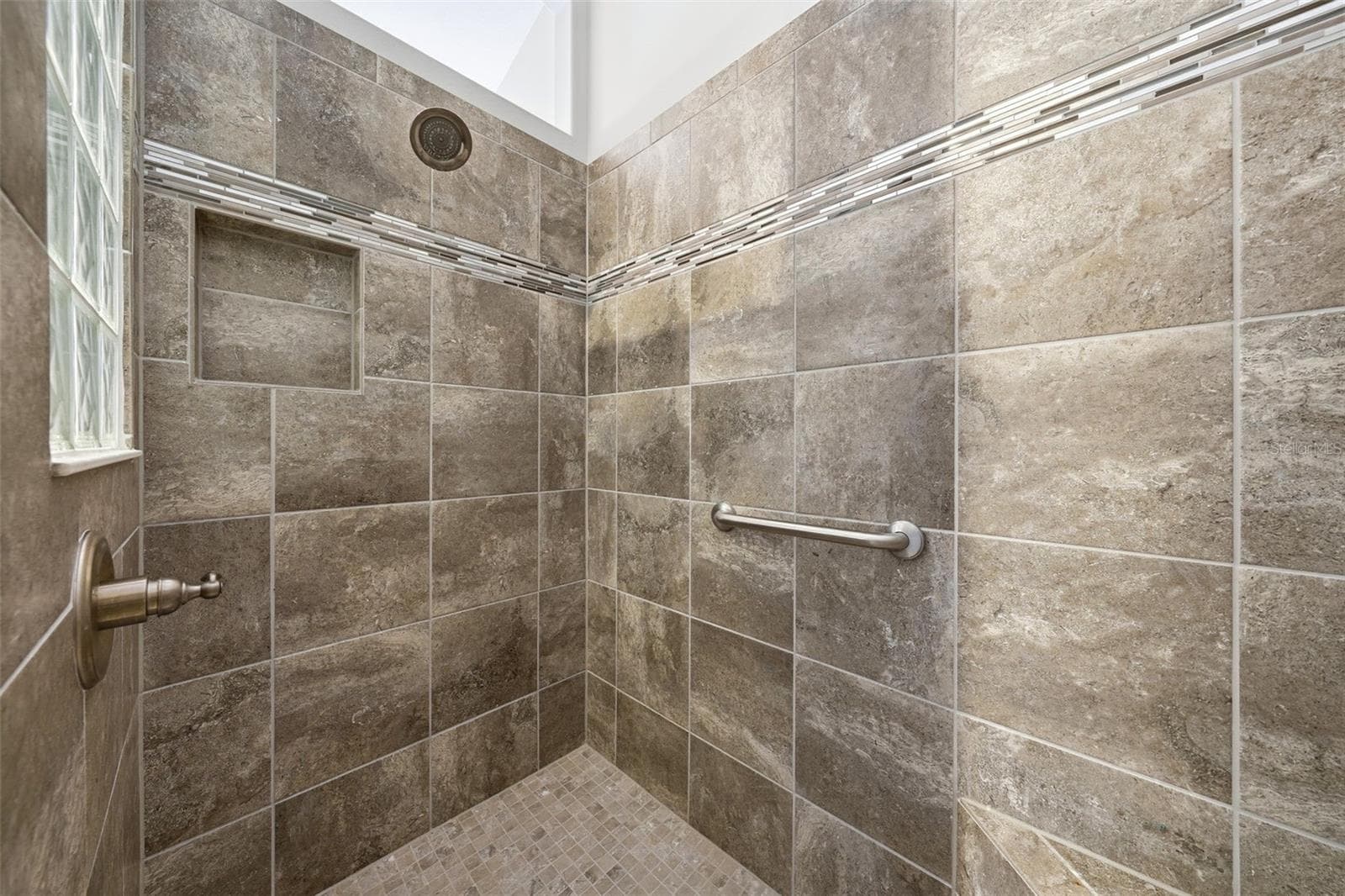 virtual staged primary bath - 1166 BLOUNT AVE, THE VILLAGES