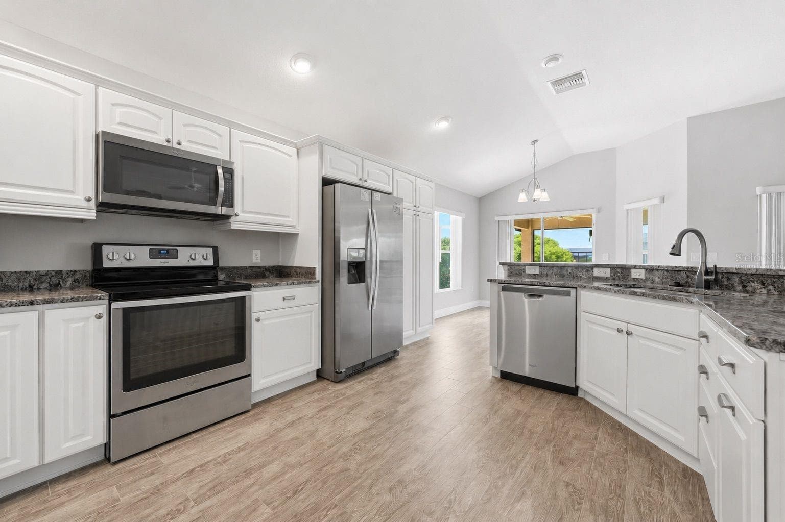 virtually staged kitchen - 1166 BLOUNT AVE, THE VILLAGES