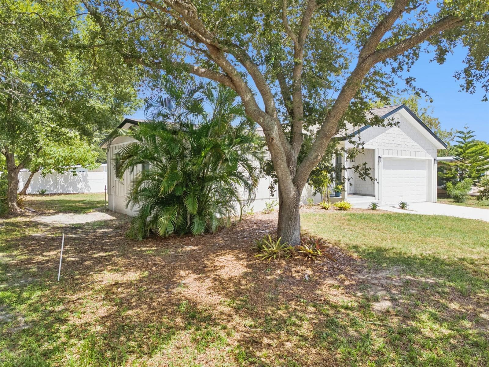 Single Family Residence at 7211 ORPINE DR N, ST PETERSBURG, photo 3 of 27