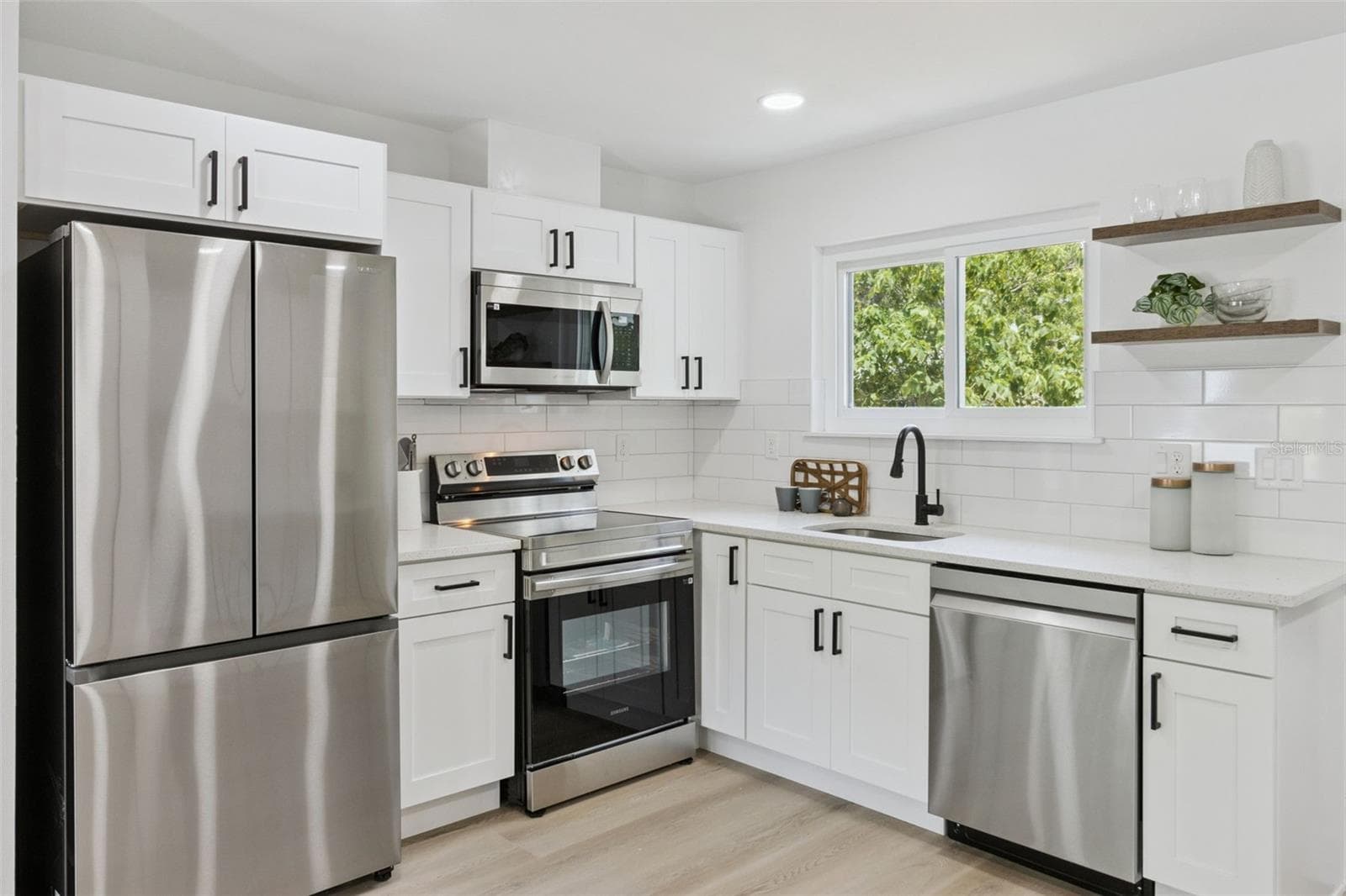 Single Family Residence at 7211 ORPINE DR N, ST PETERSBURG, photo 14 of 27