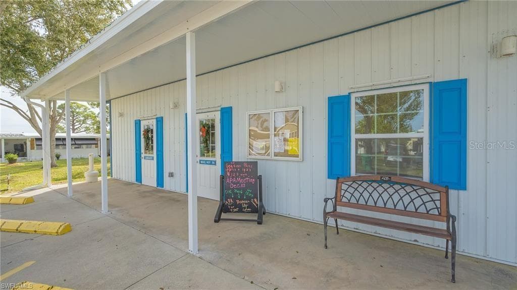 library, mail room, laundry facilities - 267 DOLPHIN PKWY, PUNTA GORDA