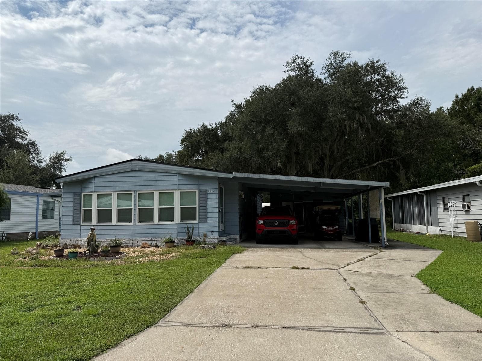 802 ROBIN LN