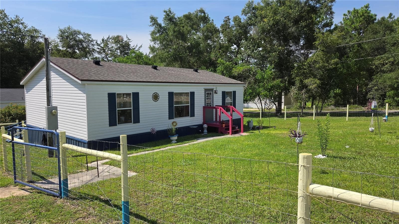 Front - 1298 NE BOROS DR, WILLISTON