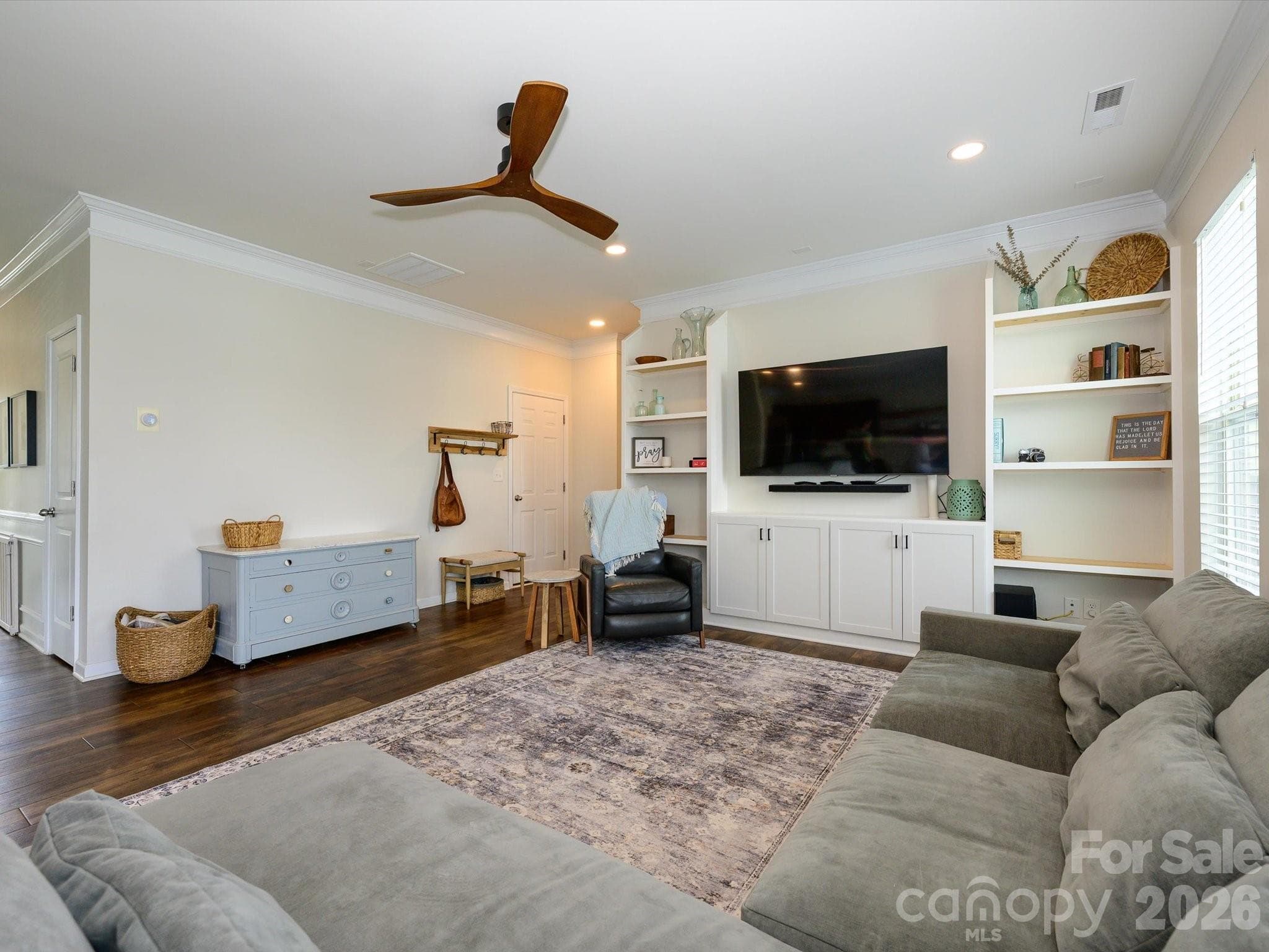 Single Family Residence at 1065 Pennington Drive, Lancaster, photo 13 of 41