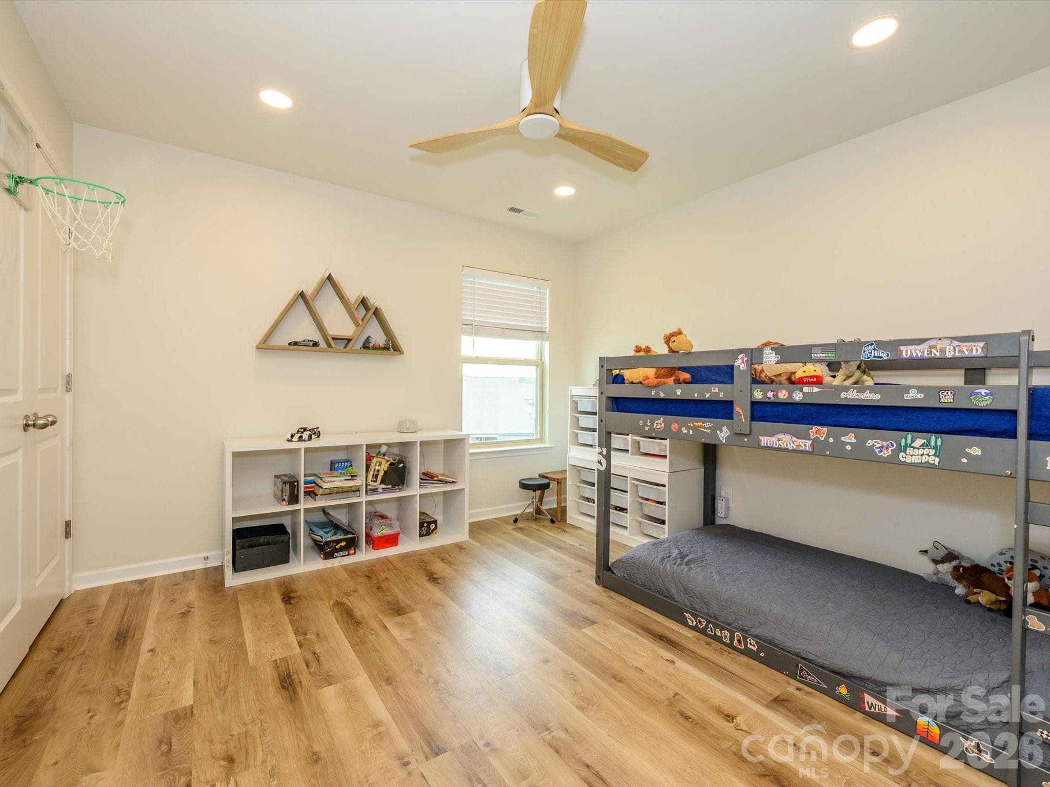 Single Family Residence at 1065 Pennington Drive, Lancaster, photo 23 of 41