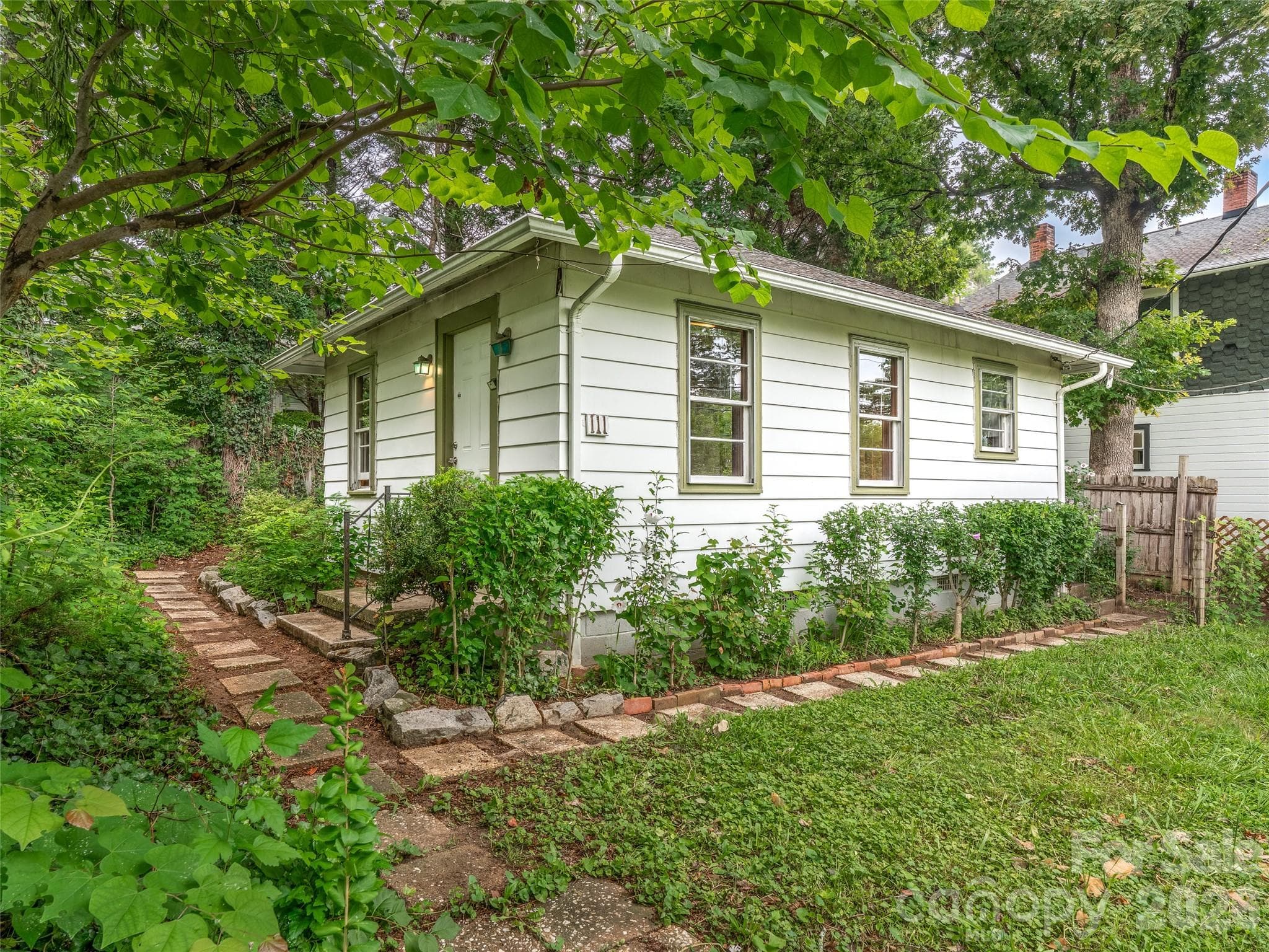 111 Stewart Writer's Cottage - 111-113 Stewart Street, Hendersonville