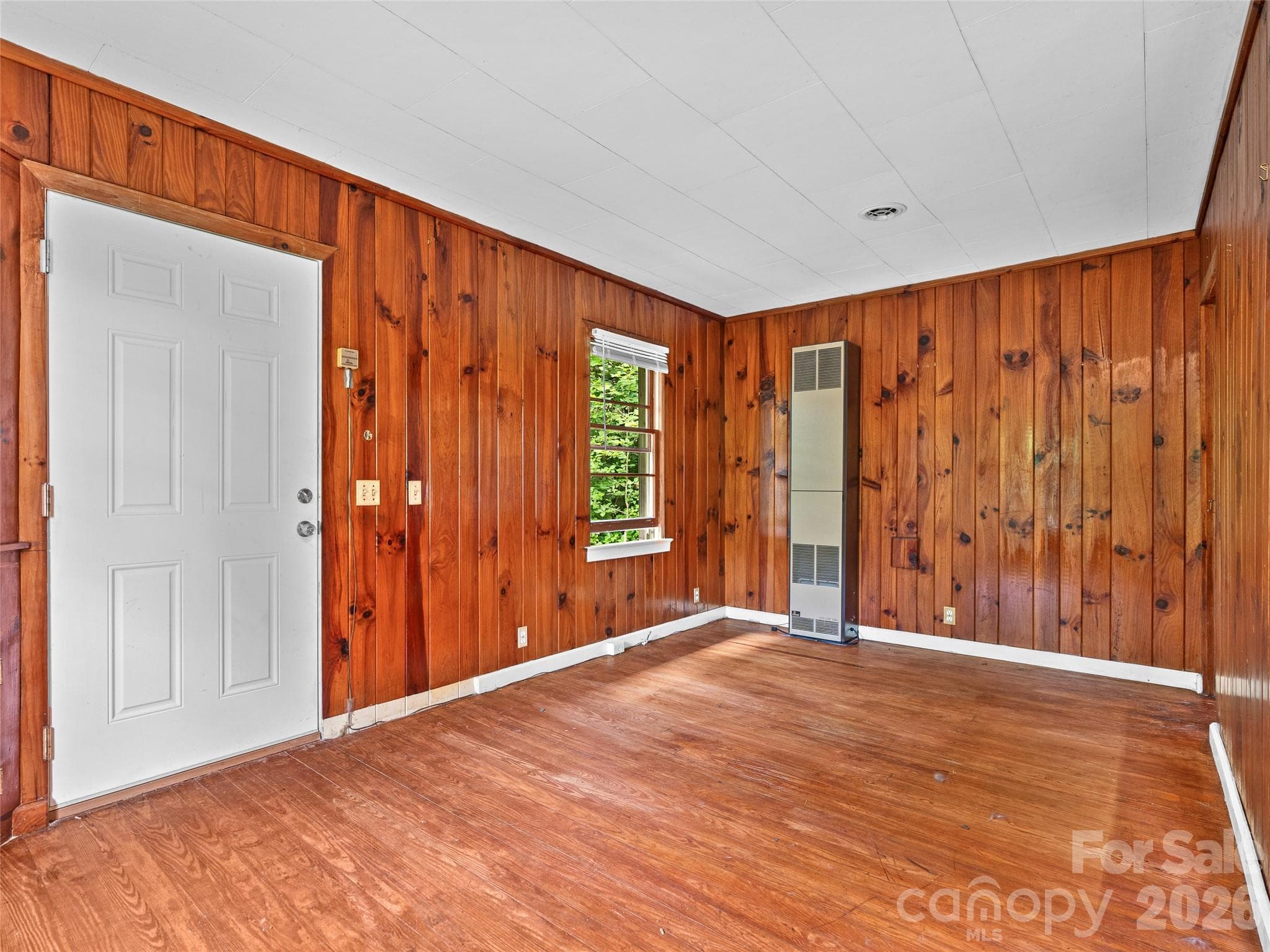 Writer's Cottage Living Room - 111-113 Stewart Street, Hendersonville