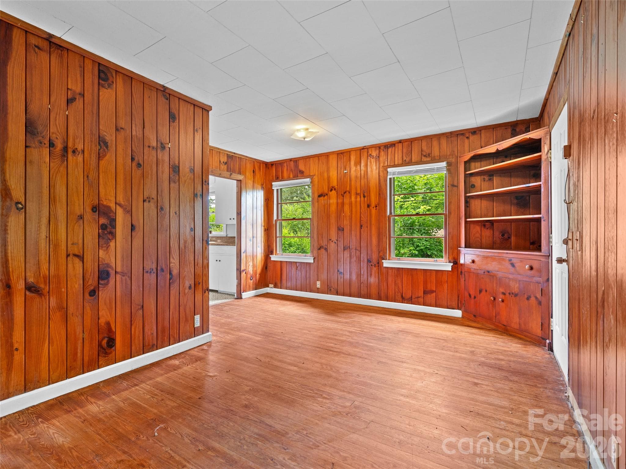 Writer's Cottage Living Room - 111-113 Stewart Street, Hendersonville