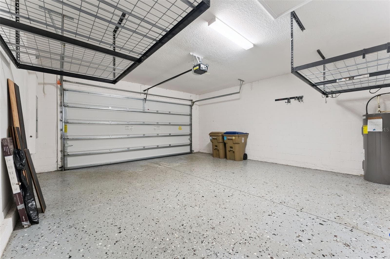 Garage with epoxy flooring. - 1511 GATEWAY LN, KISSIMMEE