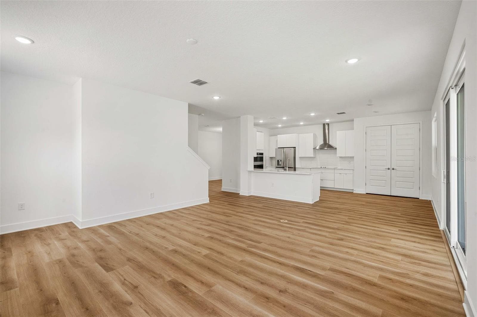 Family room offers nook - 3108 W BALLAST POINT BLVD, TAMPA