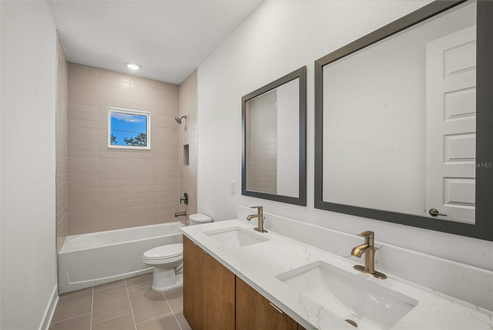 Second guest bath - 3108 W BALLAST POINT BLVD, TAMPA