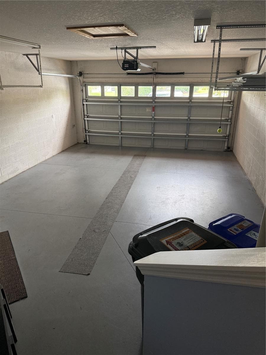 Garage - 3933 SERENADE LN, LAKELAND