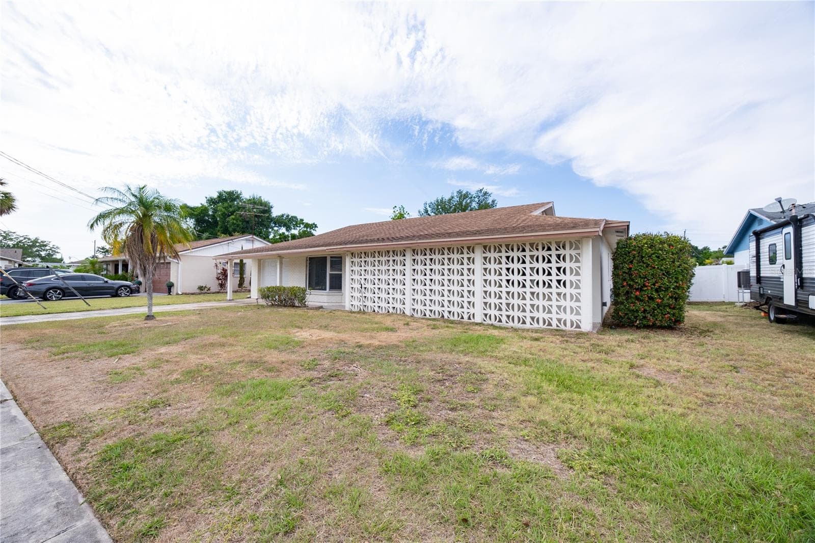 Side View of Home - 8413 MILLWOOD DR, TAMPA