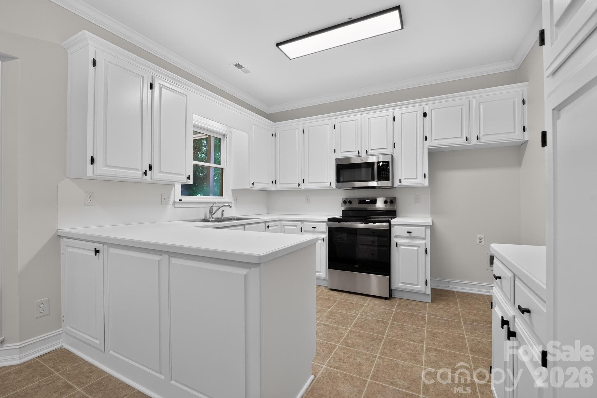 Single Family Residence at 1935 Hamptonwood Road, Rock Hill, photo 9 of 27